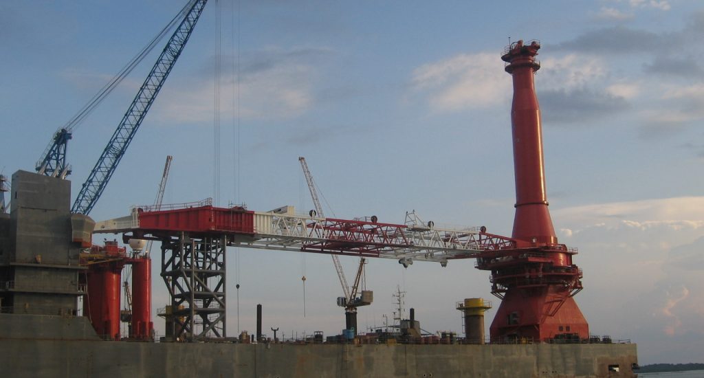 Transportation of a 1300 t crane pedestal and 450 t crane boom